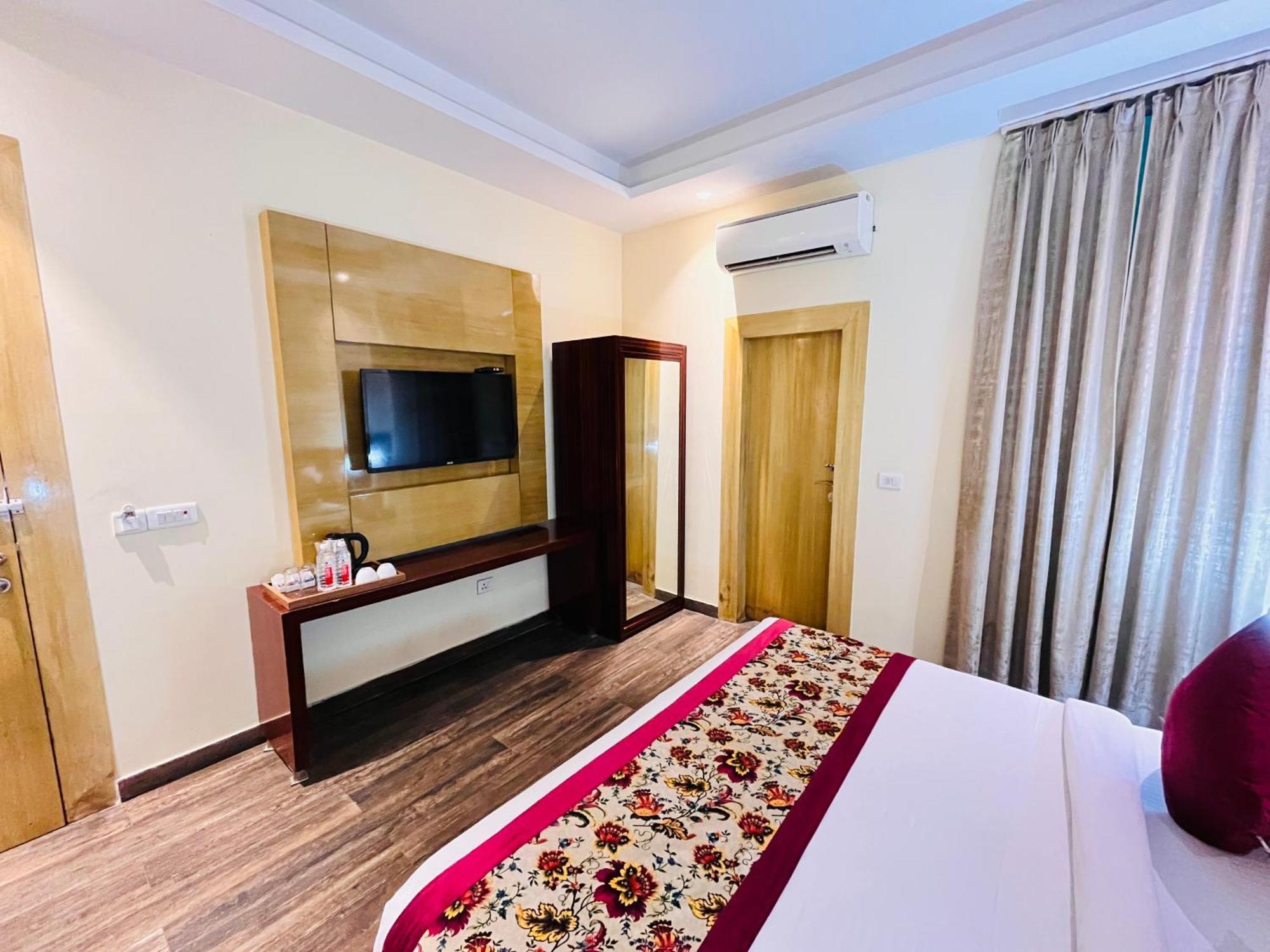 Hotel Banz Near Indira Gandhi Airport Delhi 뉴델리 외부 사진