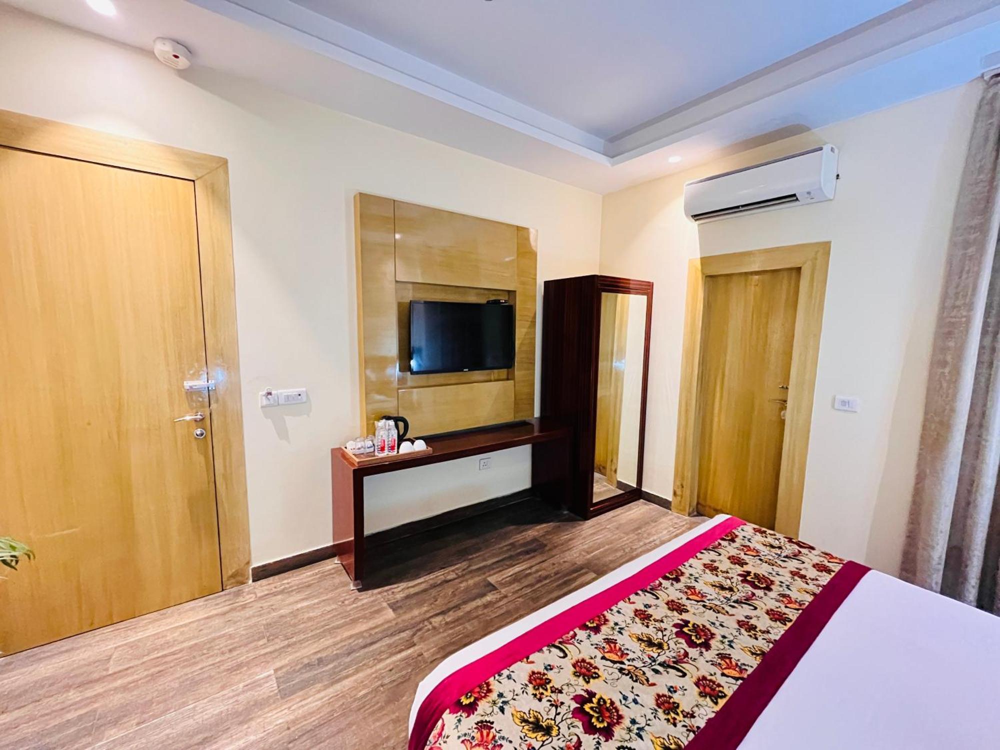 Hotel Banz Near Indira Gandhi Airport Delhi 뉴델리 외부 사진