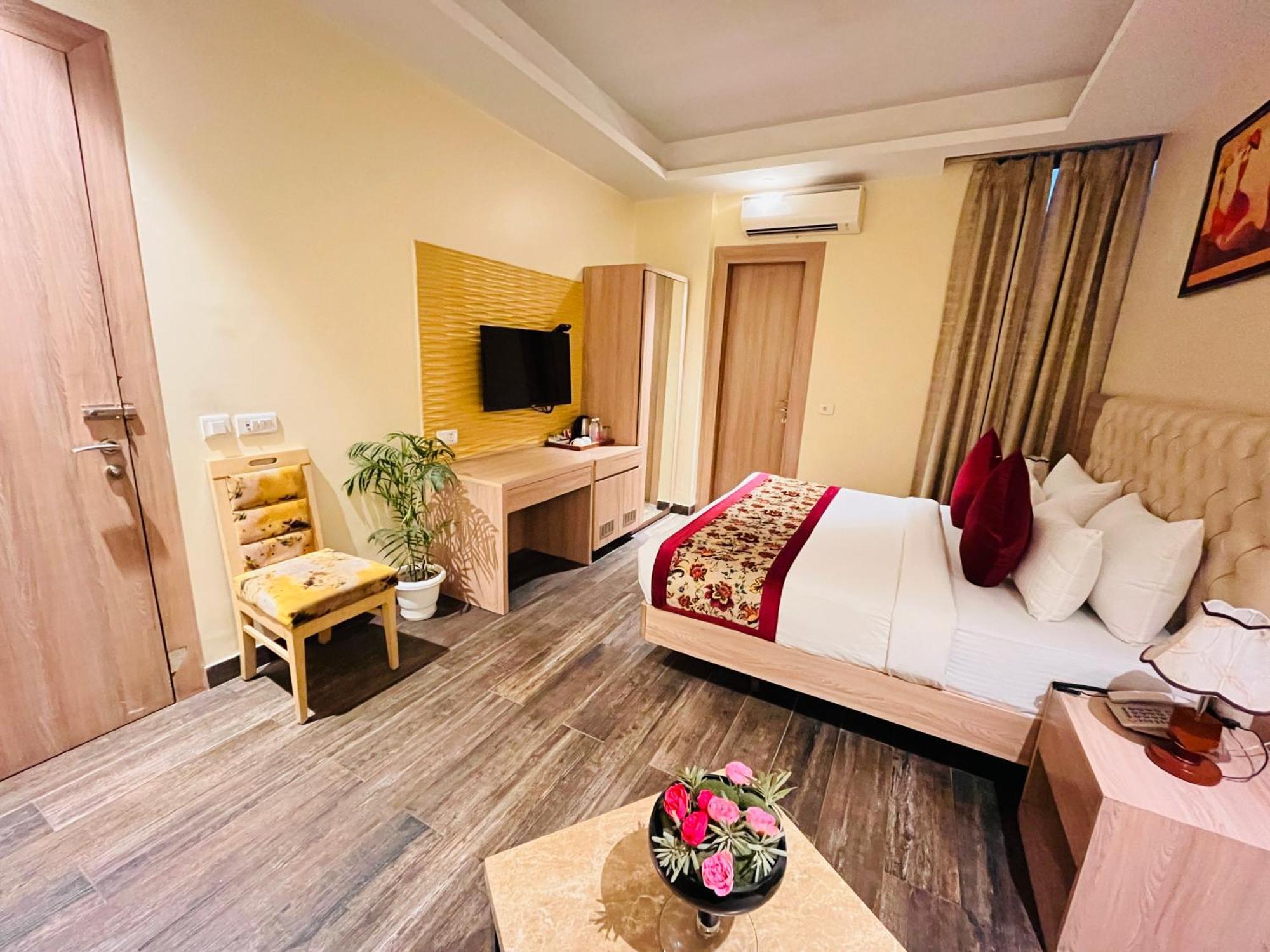 Hotel Banz Near Indira Gandhi Airport Delhi 뉴델리 외부 사진