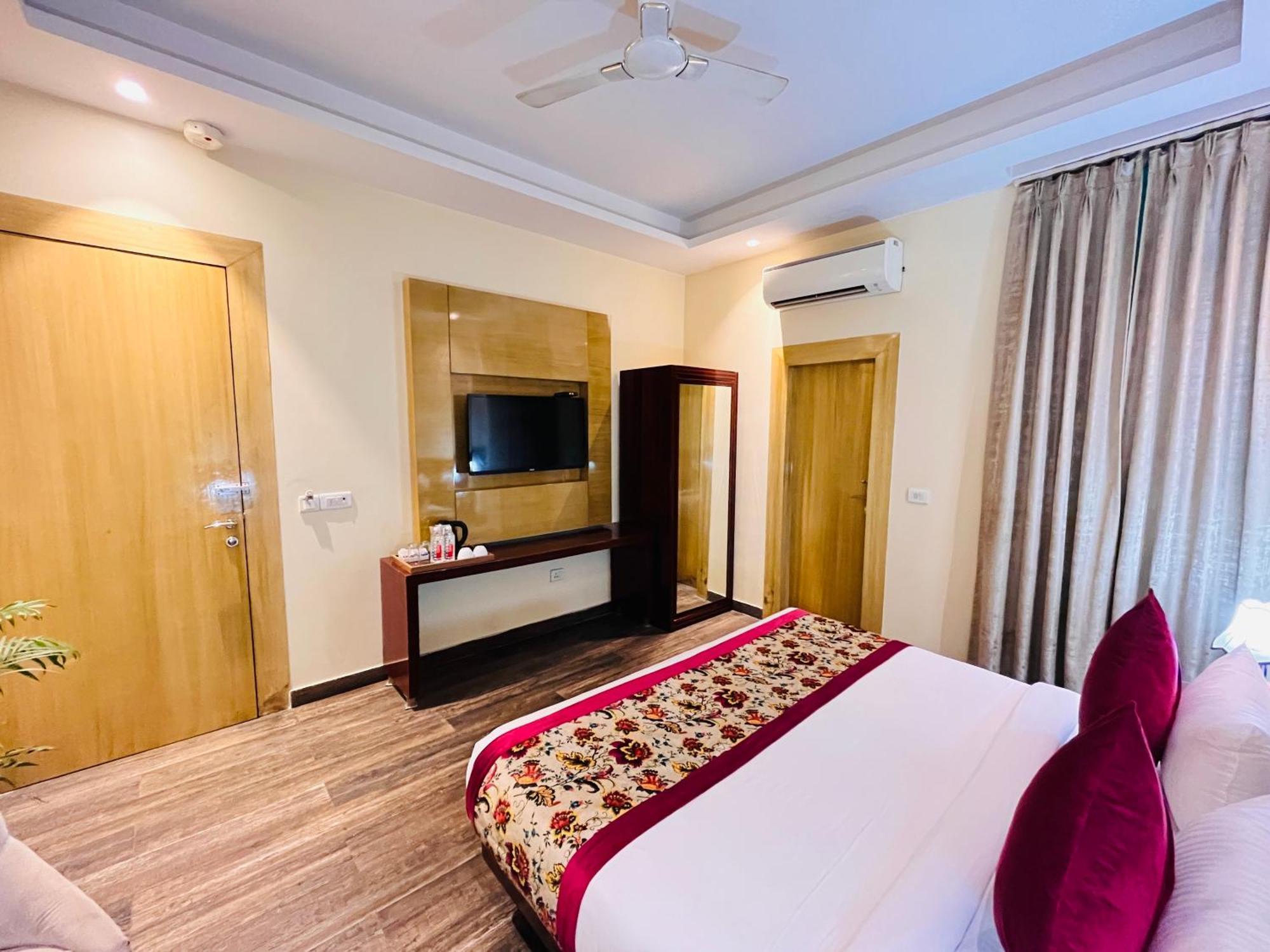 Hotel Banz Near Indira Gandhi Airport Delhi 뉴델리 외부 사진